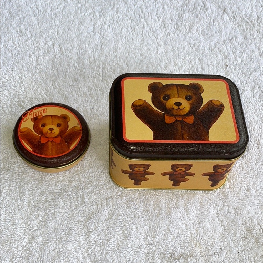 Vintage Bear Tin Set of 2 1983 Bristol Ware made in USA Hugs ‘n’ kisses